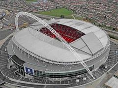 Nový stadion v londýnském Wembley. Takový v Česku stále chybí.