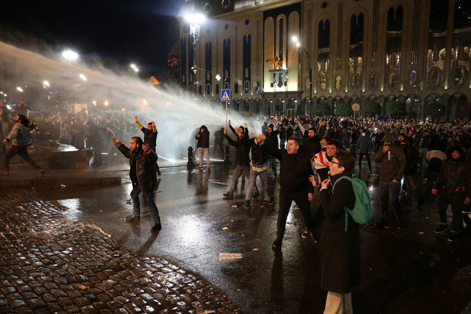 gruzie protesty evropská unie demonstrace vodní děla