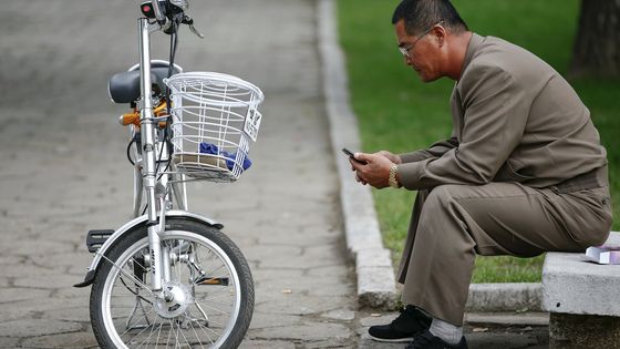 Unikátní foto: Realita, nebo divadlo? KLDR pozvala novináře ze Západu, aby viděli život v "říši zla"