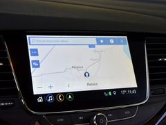 Navigace v Astře může díky online připojení získávat aktuální informace o dopravě nebo si aktualizovat mapové podklady.