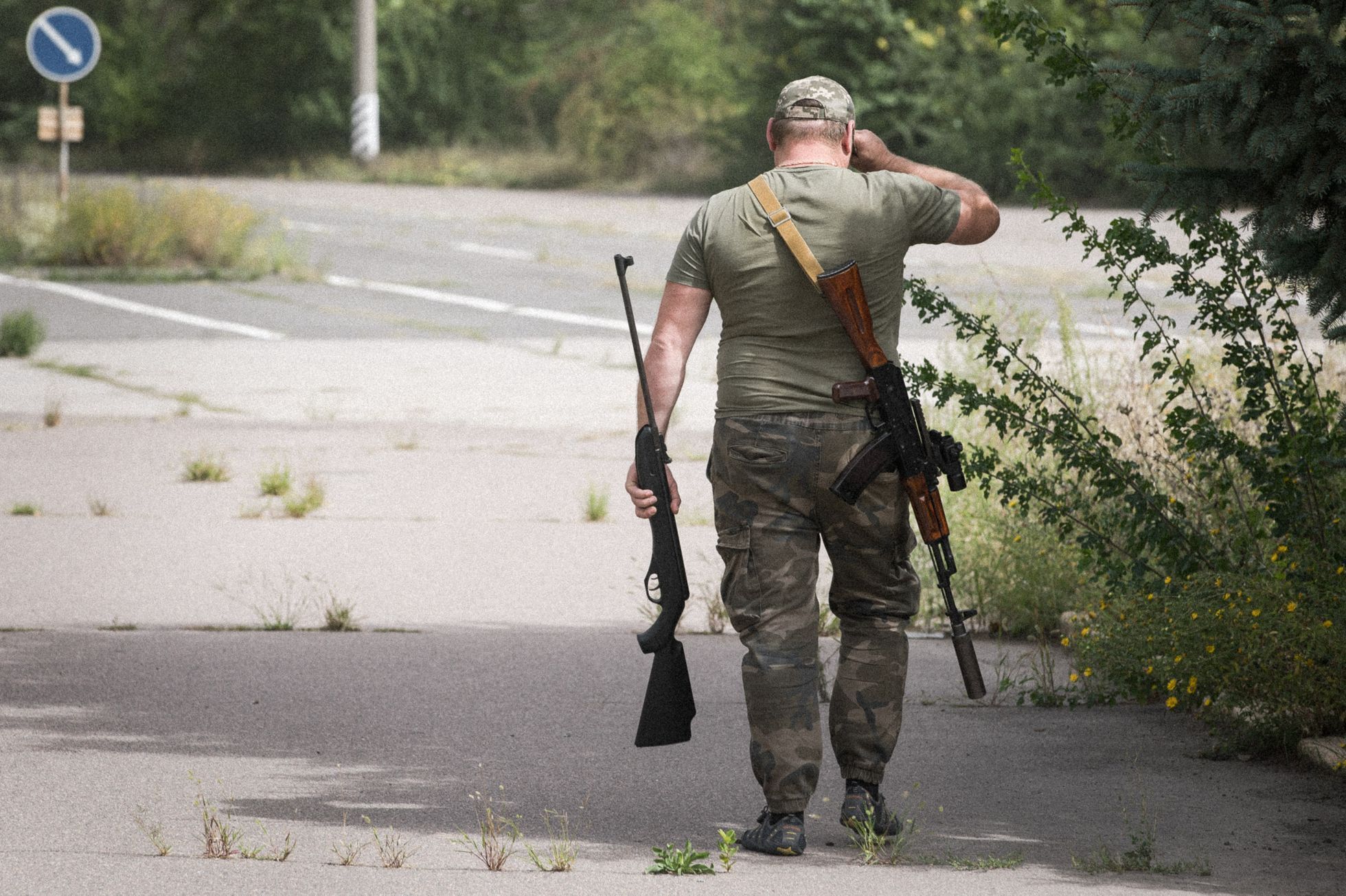 Město Mykolajiv, válka na Ukrajině, Mykolajiv, Oděská oblast, ruiny, trosky, voják, armáda, ostřelovač
