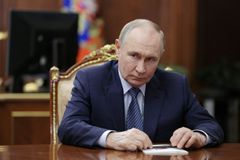 Rozpad. Putinova image se drolí v přímém přenosu a obnažuje stav v Kremlu, píše deník