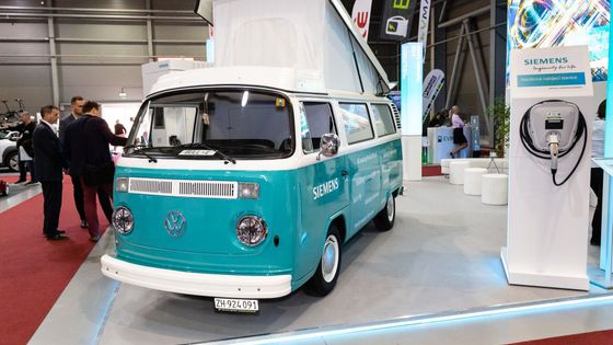 Prohlédněte si Siemens Bull-E, elektrickou přestavbu původního VW T2 z roku 1979.