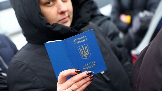 Ukrajinka prchající do Polska, 7. března 2022.