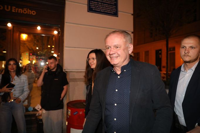 Bývalý prezident Andrej Kiska ve volebním štábu Ivana Korčoka.