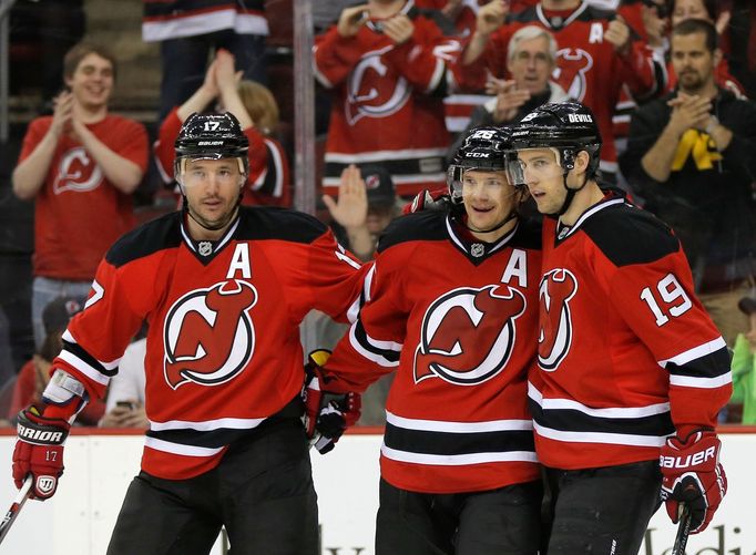 Kovalčuk, Zajac a Eliáš slaví gól New Jersey Devils