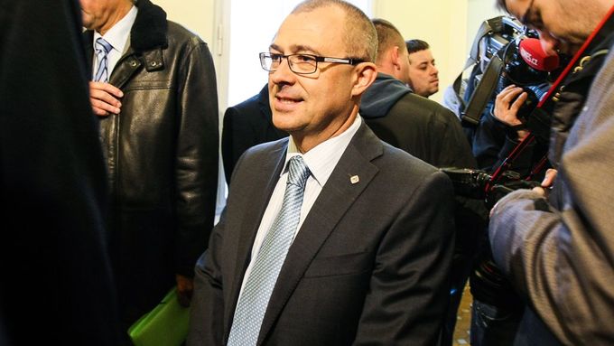 Bývalý ministr Martin Barták u soudu.