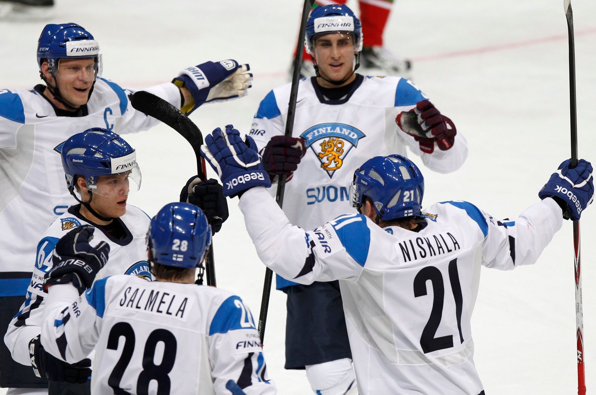 Radost hokejistů Finska v utkání MS v hokeji 2012 Finsko - Bělorusko