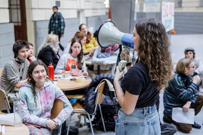 Studenti stávkují na brněnské Fakultě sociálních studií.