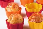 Formičky na muffiny ve tvaru kytiček (nebo kulaté) 
 Silikonové - zdravotně nezávadné, žáruvzdorné a mrazuvzdorné. Jsou ohebné: muffiny se z nich snadno vyklápějí. Dobře drží tvar, obsah z nich nevytéká. Lze mýt v myčce. Extrémně ohebný: pro optimální výsledky pečení, formičky při skladování zaberou minimum místa. Těsto na formičkách neuplívá a pečivo se snadno vyklápí - formičky není ani třeba mastit. Cena za 12 ks - 279 Kč.