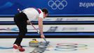 Tomáš Paul v zápase smíšených dvojic v curlingu Česko - Norsko na ZOH 2022