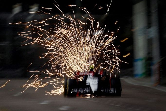 Formula One F1 - Singapore Grand Prix - Marina Bay Street Circuit, Singapore - September 15, 2023 AlphaTauri's Yuki Tsunoda in action during practice. REUTERS/Edgar Su