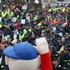 Demonstrace hasičů a policistů proti snížení platů