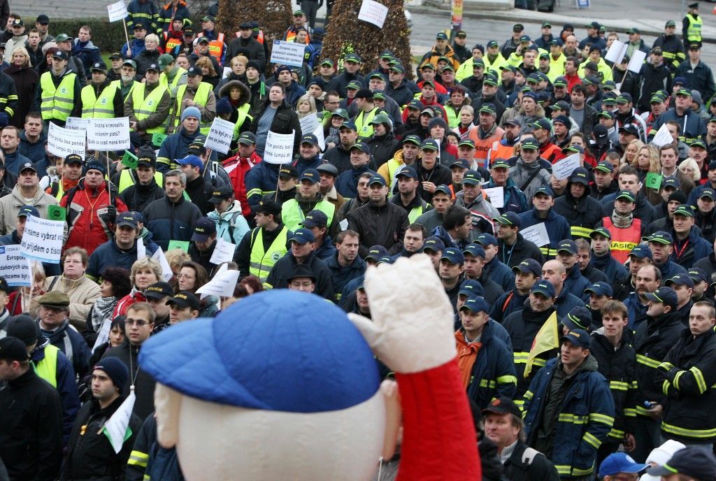 Demonstrace hasičů a policistů proti snížení platů