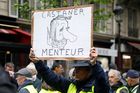 Stoupenci hnutí ráno zablokovali kruhové objezdy na jihu Francie, čímž se vrátili k původní podobě manifestací. V Lyonu a Metách se "žluté vesty" připojily k pochodům za boj proti změnám klimatu.