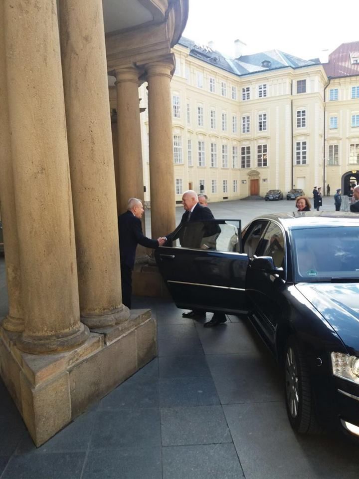 Václav Klaus přijíždíá na inauguraci Miloše Zemana