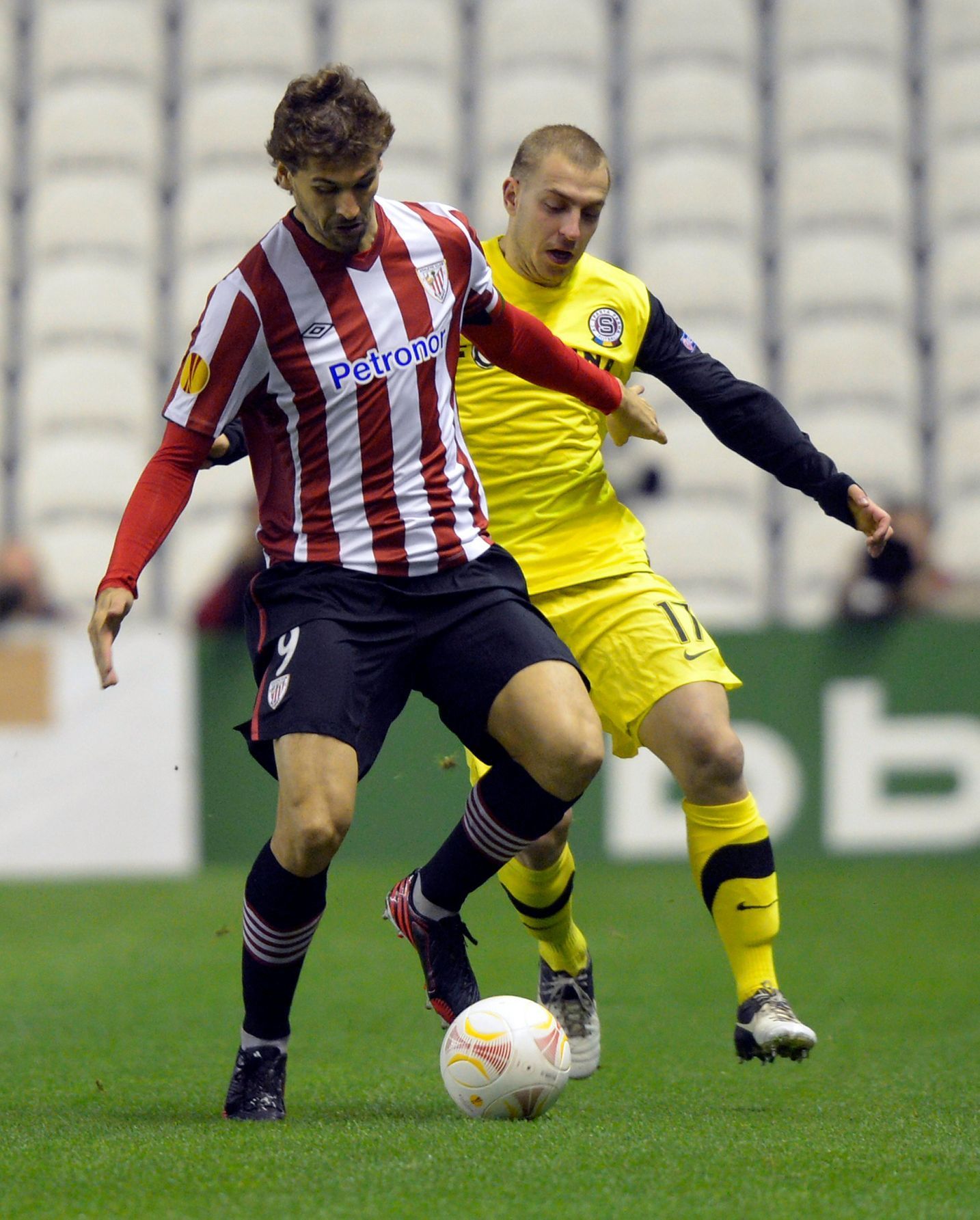 Jiří Skalák stínuje Llorenteho z Bilbaa