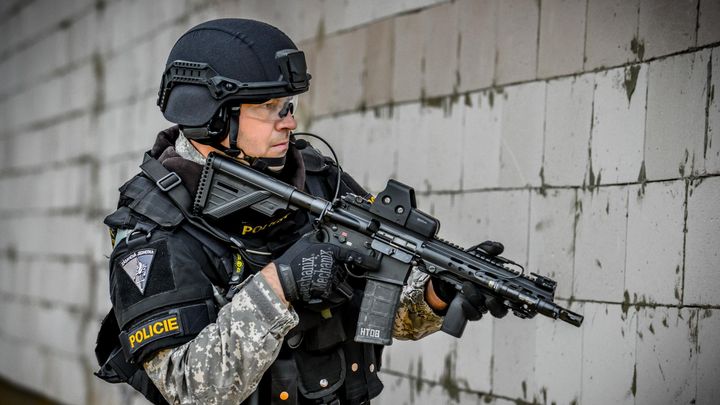 Jak se bránit útoku nožem? Utíkat, házet cokoli, říká instruktor zásahové jednotky; Zdroj foto: Hard Task / Tomáš Frolík (se svolením autora)