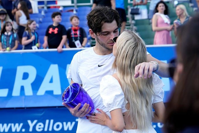 Taylor Fritz a přítelkyně Morgan Riddle