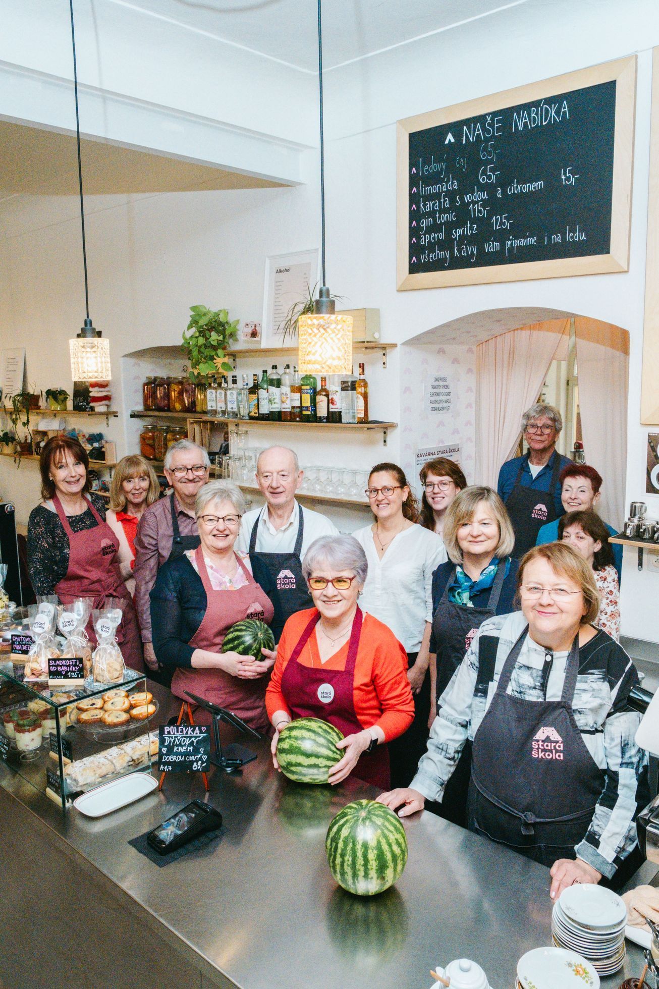 stará škola, kavárna, záchrana, sbírka, peníze, důchodci, senioři
