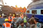 Záchranáři ukončili pátrání po obětech vlakového neštěstí v Indii. Nehodu nepřežilo nejméně 145 lidí