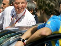 Dva slavní Španělé: král Juan Carlos a pilot Formule 1 Fernando Alonso.