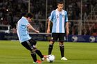 VIDEO Messi geniálně podstřelil zeď a srazil Uruguay