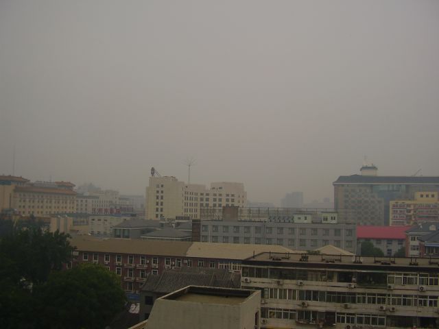 Peking zahalený do smogu