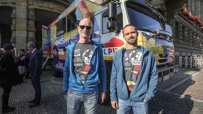 Zakladatelé projektu, Marek Havlíček a Petr Holeček, vyrazí v únoru příštího roku na tříleté putování.