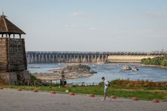 Desetina Čechů z výbuchu Kachovské přehrady viní Ukrajince, ukázal průzkum