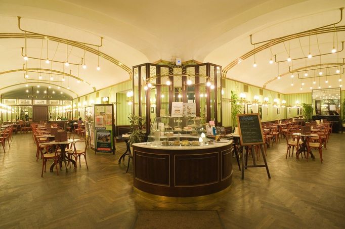 Café Museum - tradiční vídeňská kavárna v prvním vídeňském obvodu Innere Stadt. Kavárna byla otevřena v roce 1899. Původní interiér navrhl  architekt Adolf Loos.