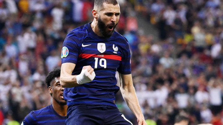 Francouzský kanonýr Benzema ukončil v den 35. narozenin reprezentační kariéru; Zdroj foto: Reuters