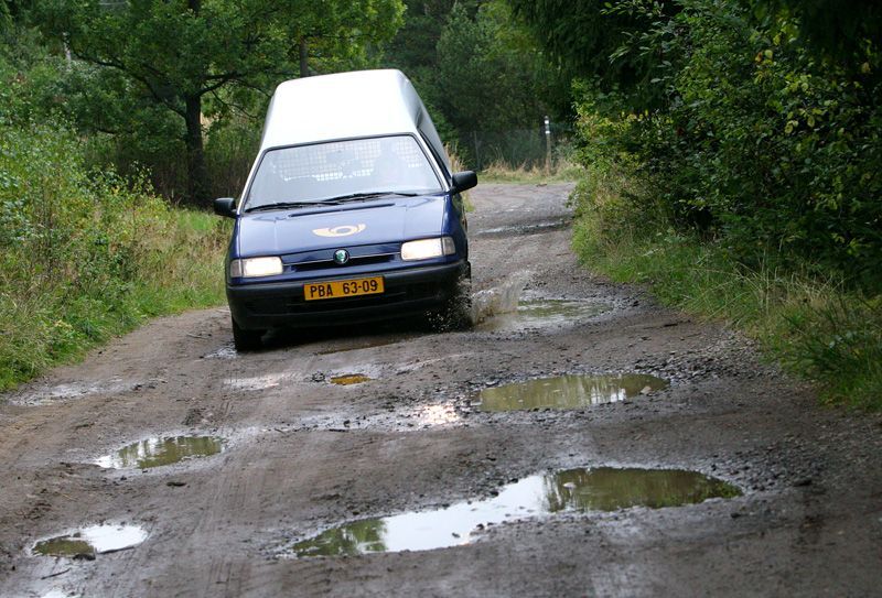 Motorizované doručování pošty na Příbramsku