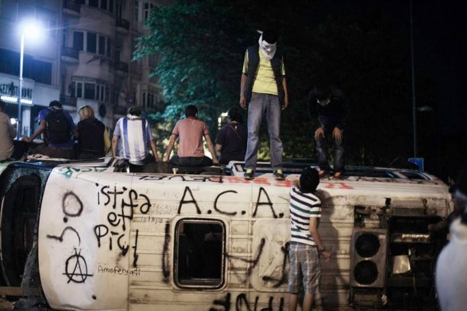 Demonstrace na istanbulském náměstí Taksím očima tureckého fotografa