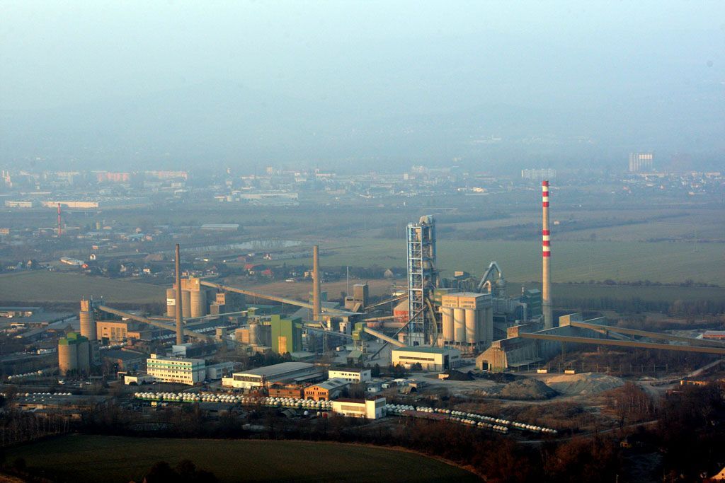 Letem nad Českým středohořím a dálnicí D8
