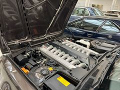 BMW nikdy nechyběla odvaha. Pod kapotu této "sedmičky" vměstnala šestnáctiválec.