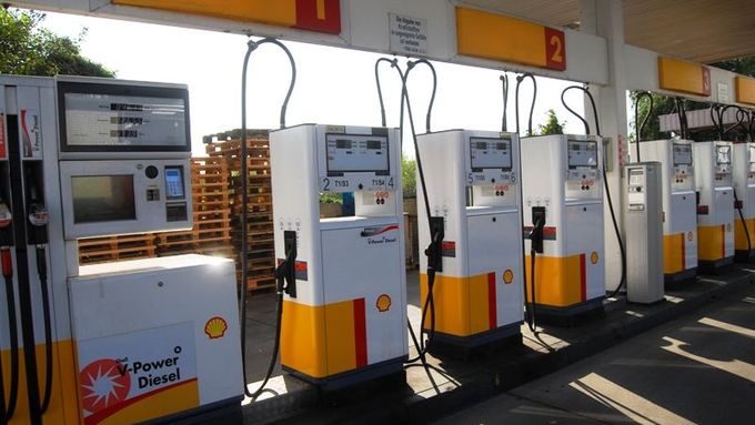Výzkum paliv v laboratořích firmy Shell v Hamburku