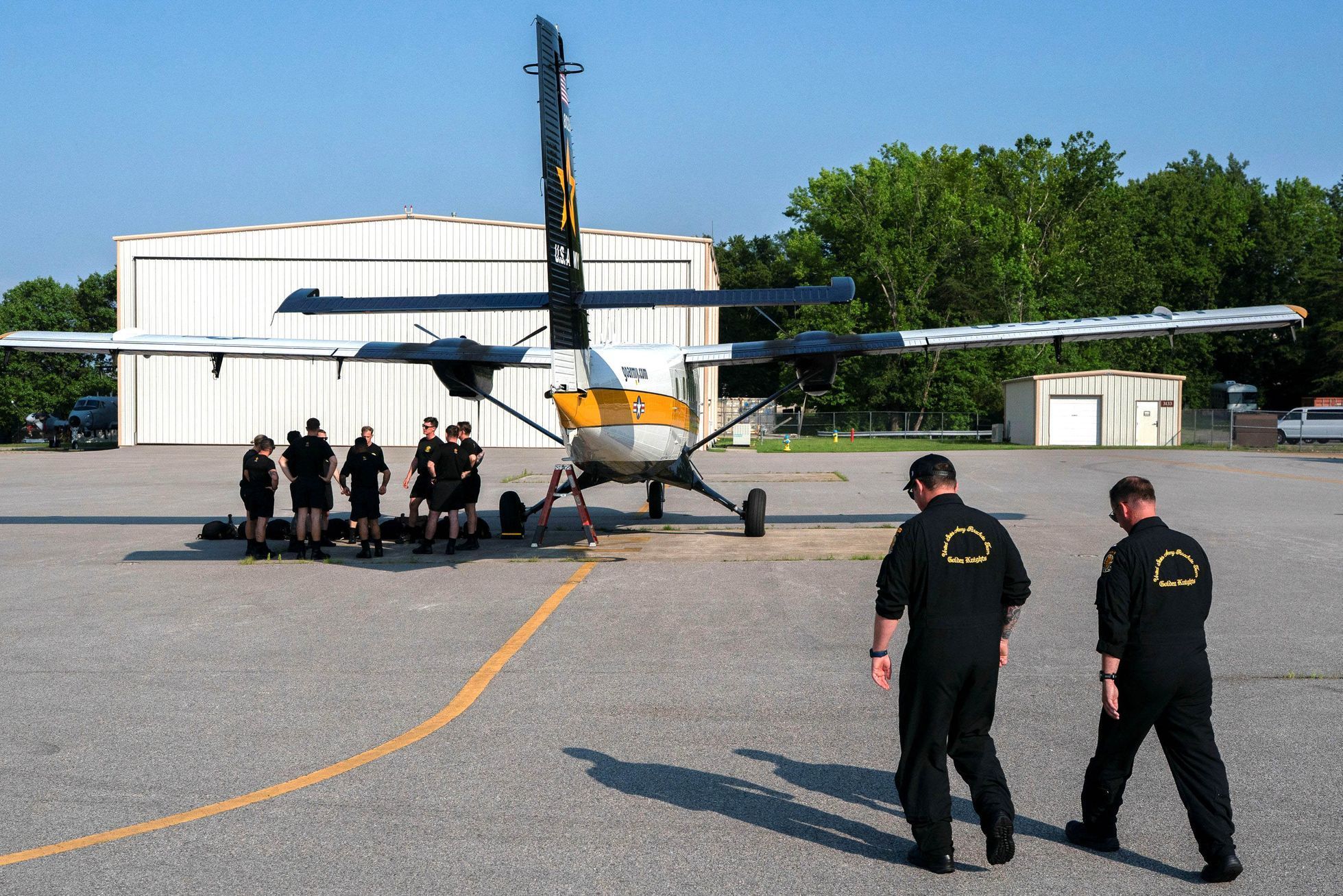 Golden Knights, USA, parašustisté, US armáda, akrobatická skupina