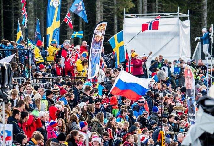 Fanoušci při vytrvalostním závodě žen