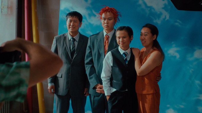 Snímky z česko-vietnamského filmu Dužana Duonga Letní škola.