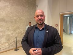 Místostarosta za ANO Jiří Adámek Aktuálně.cz řekl, že by socha rudoarmějce měla zůstat v parku.