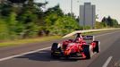 Záběry z víkendového zadržení jezdce v červené formuli se objevily na YouTube kanále TrackZone.