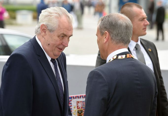 Miloš Zeman se na návštěvě Olomouckého kraje setkal s hejtmanem a Jiřím Rozbořilem.