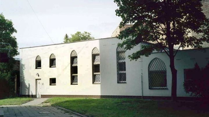 Brněnským muslimům vyhrožují smrtí. Sprejerům hrozí za nenávistný nápis vysoké tresty