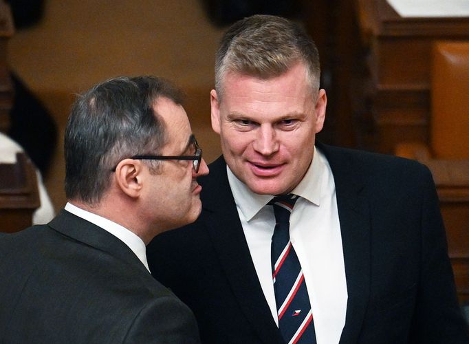 Zleva: poslanci Motoristů sobě Boris Štastný a Filip Turek