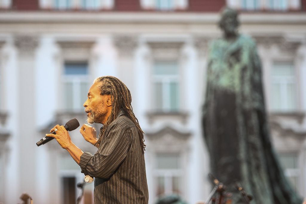 Česká fiharmonie a Bobby McFerrin na Staroměstském náměstí