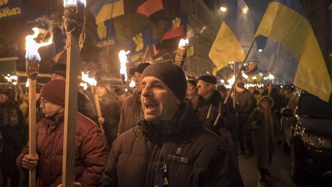 Pochod v Kyjevě na památku narození jednoho z vůdců ukrajinských nacionalistů Stepana Bandery.