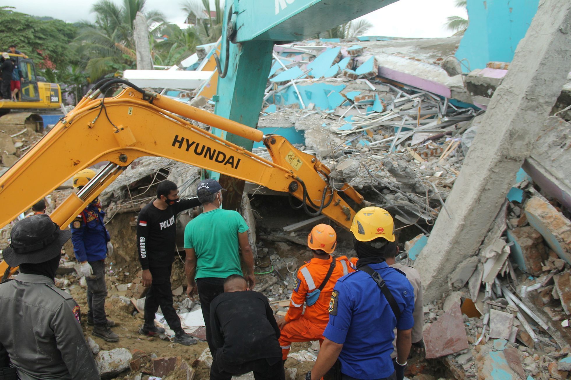 Následky zemětřesení na ostrově Sulawesi v Indonésii. Na snímku zničená budova nemocnice.