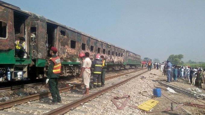 Požár vlaku v Pákistánu