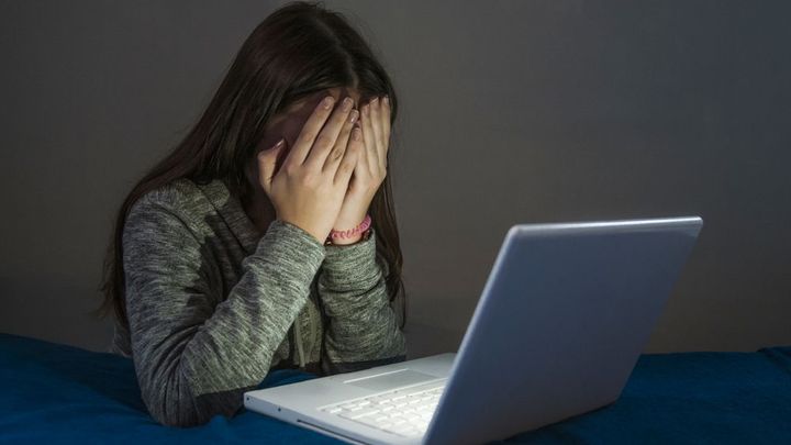 Znásilnění nebo ukradené peníze. Děti čelí čím dál častěji nebezpečí v kyberprostoru; Zdroj foto: Shutterstock.com
